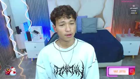 Snapshot of ette_tay chatting on 12.01.25 ette online show from 12.01.25