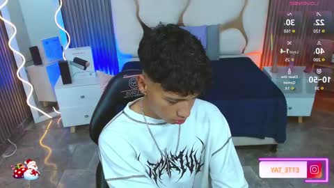 Snapshot of ette_tay chatting on 12.04.25 ette online show from 12.04.25