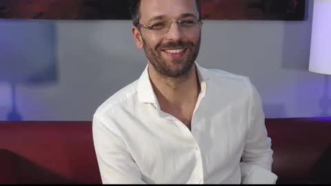 Snapshot of euginehot chatting on 12.19.24 euginehot online show from 12.19.24