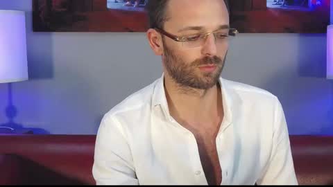 Snapshot of euginehot chatting on 12.20.24 euginehot online show from 12.20.24