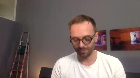 Snapshot of euginehot chatting on 12.15.25 euginehot online show from 12.15.25