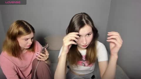 Snapshot of eumomino chatting on 09.26.25 Veronica Tiia Lilith left to right online show from 09.26.25