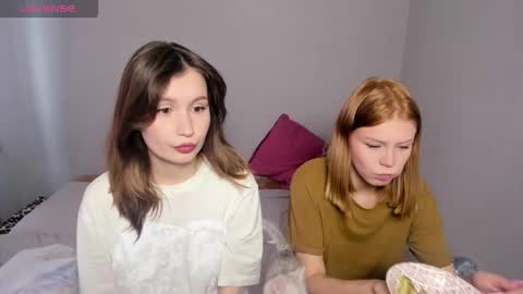 Snapshot of eumomino chatting on 10.06.25 Veronica Tiia Lilith left to right online show from 10.06.25