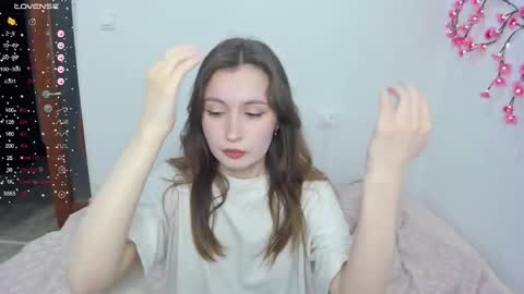 Veronica Tiia Lilith left to right online show from 02.19.26