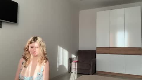Veronica Tiia Lilith left to right online show from 07.22.26
