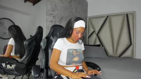 Snapshot of euphoria_06 chatting on 12.04.25 euphoria_06 online show from 12.04.25