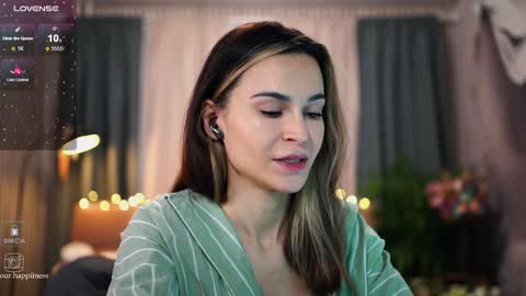 Snapshot of euphoriiiaa chatting on 12.26.24 Mira online show from 12.26.24