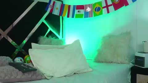 Snapshot of eva_45love chatting on 06.18.26 Eva online show from 06.18.26
