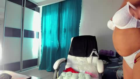 Snapshot of eva_7777 chatting on 05.18.26 Eva online show from 05.18.26