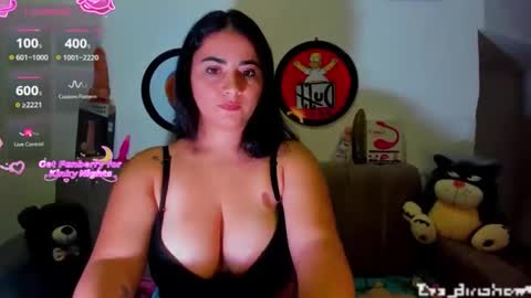 Snapshot of eva_dirtshow chatting on 11.22.25 Eva online show from 11.22.25