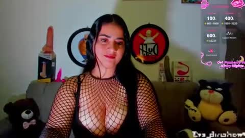 Snapshot of eva_dirtshow chatting on 11.24.25 Eva online show from 11.24.25