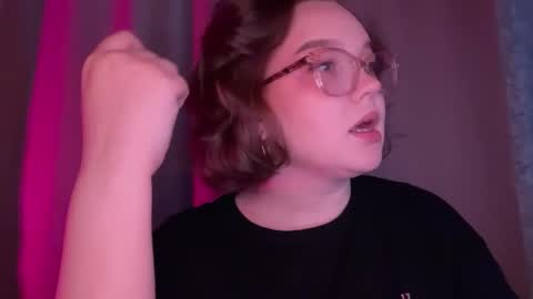 Snapshot of eva_kittenn chatting on 11.18.25 eva_kittenn online show from 11.18.25