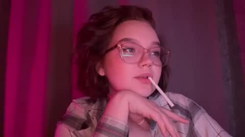 Snapshot of eva_kittenn chatting on 11.19.25 eva_kittenn online show from 11.19.25