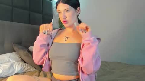 Snapshot of eva_lovevy chatting on 11.25.25 Eva online show from 11.25.25