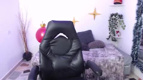 Snapshot of eva_maddox chatting on 12.14.25 Eva online show from 12.14.25