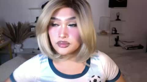 Queen Eva Mazikeen online show from 12.16.25