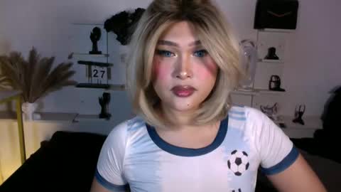 Queen Eva Mazikeen online show from 04.27.26