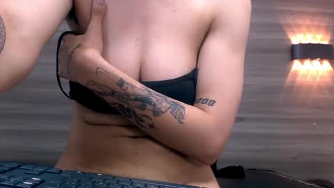 Snapshot of eva_monwalker chatting on 02.05.25 Eva cute online show from 02.05.25