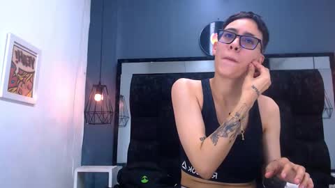 Snapshot of eva_monwalker chatting on 11.19.25 Eva cute online show from 11.19.25