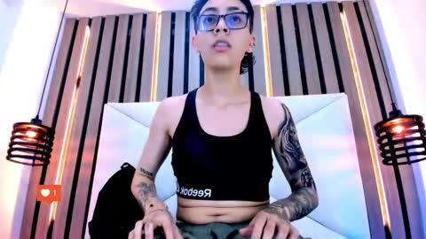 Snapshot of eva_monwalker chatting on 11.24.25 Eva cute online show from 11.24.25