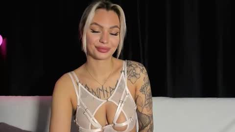 Snapshot of eva_re chatting on 11.25.25 Eva online show from 11.25.25