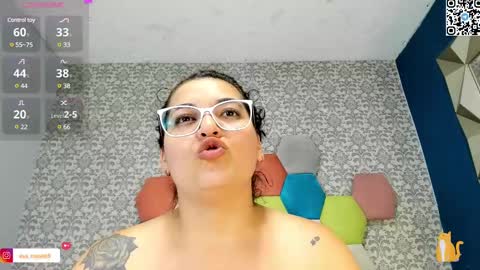 Snapshot of eva_rosse69 chatting on 02.05.25 Eva online show from 02.05.25