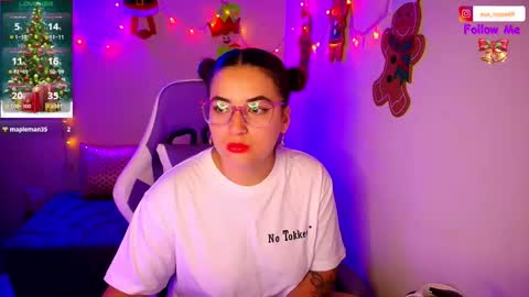 Snapshot of eva_rosse69 chatting on 12.04.25 Eva online show from 12.04.25