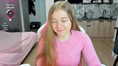 Snapshot of eva_tomiok chatting on 12.21.24 Eva online show from 12.21.24