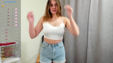 Snapshot of eva_toy chatting on 12.11.24 eva_toy online show from 12.11.24