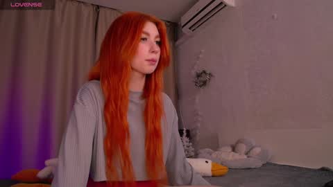 Snapshot of evaa_moonn_ chatting on 01.12.25 Eva online show from 01.12.25