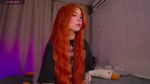 Snapshot of evaa_moonn_ chatting on 03.09.25 Eva online show from 03.09.25