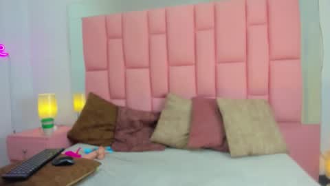 evaa_white online show from 12.01.25