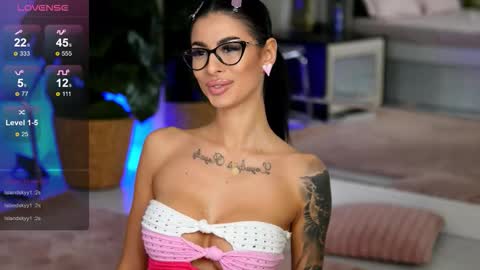 Snapshot of evaamanti chatting on 11.05.25 Eva online show from 11.05.25