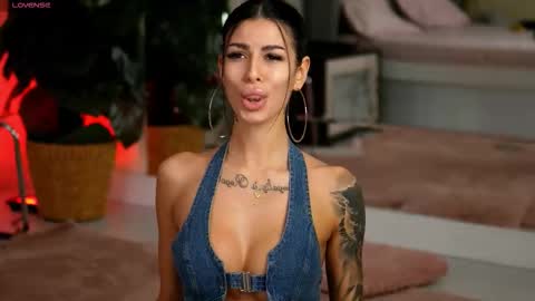 Snapshot of evaamanti chatting on 11.15.25 Eva online show from 11.15.25