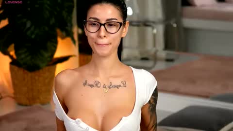 Snapshot of evaamanti chatting on 12.03.25 Eva online show from 12.03.25