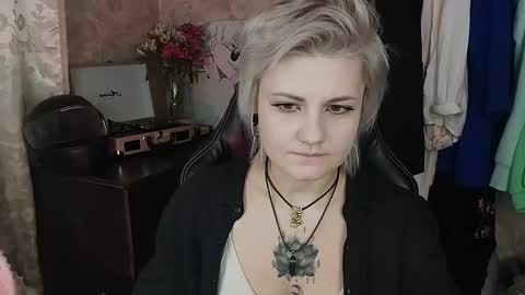 Eva Brownie online show from 02.15.25