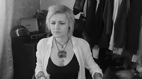 Eva Brownie online show from 02.18.25