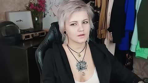 Eva Brownie online show from 02.19.25