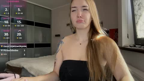 Snapshot of evacarter1 chatting on 10.04.25 evacarter1 online show from 10.04.25