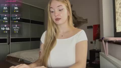 Snapshot of evacarter1 chatting on 10.08.25 evacarter1 online show from 10.08.25