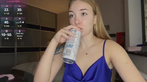 Snapshot of evacarter1 chatting on 10.11.25 evacarter1 online show from 10.11.25