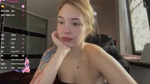 Snapshot of evacarter1 chatting on 10.19.25 evacarter1 online show from 10.19.25