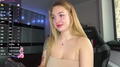 Snapshot of evacarter1 chatting on 11.18.25 evacarter1 online show from 11.18.25