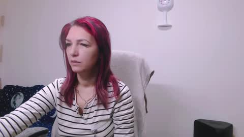 Snapshot of evadesireone chatting on 02.25.26 EvadesireONE online show from 02.25.26