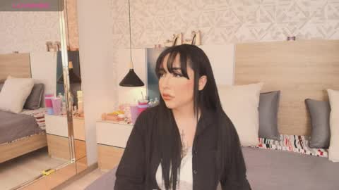 Snapshot of evadnestein chatting on 11.01.25 Evadne online show from 11.01.25