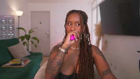 Snapshot of evajacksss_ chatting on 02.02.25 evajacksss_ online show from 02.02.25