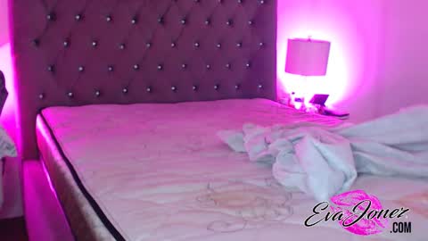 Snapshot of evajonez chatting on 12.16.24 Eva online show from 12.16.24