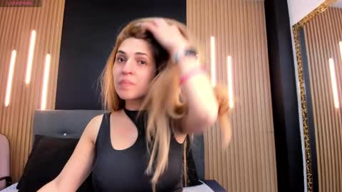 Snapshot of evaloviaa_ chatting on 05.06.26 Eva online show from 05.06.26