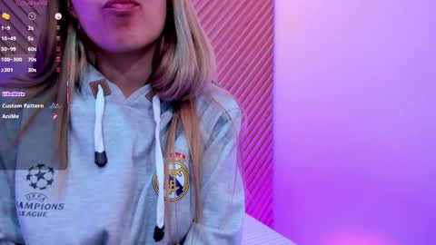 Snapshot of evaloviaa_ chatting on 06.04.26 Eva online show from 06.04.26