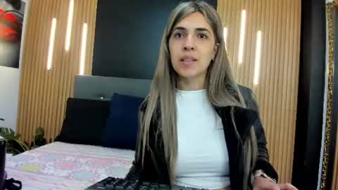 Snapshot of evaloviaa_ chatting on 07.16.26 Eva online show from 07.16.26